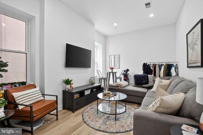 Building Photo - 1415 Locust St