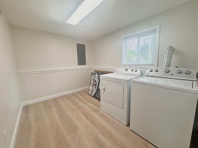 Building Photo - 317 Hadleigh Rd