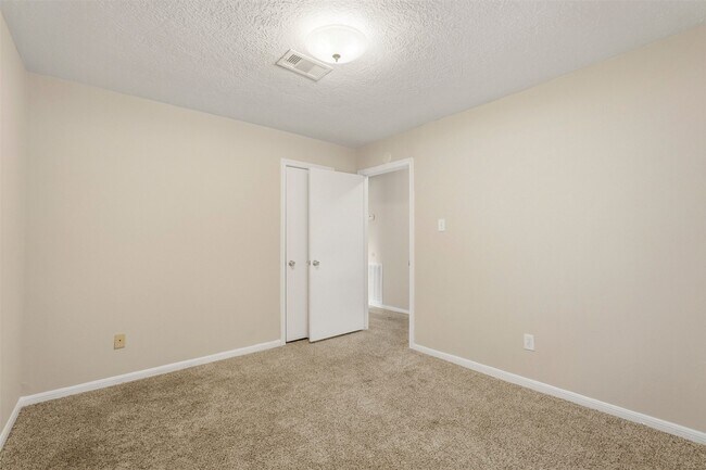 Building Photo - 810 Sunnybrook Ln