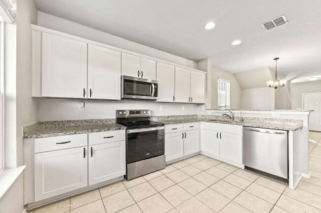 Building Photo - "Spacious 4-Bedroom Retreat with 3 Full Baths in San Antonio – Your Perfect 2029 Sq Ft Sanctuary!"