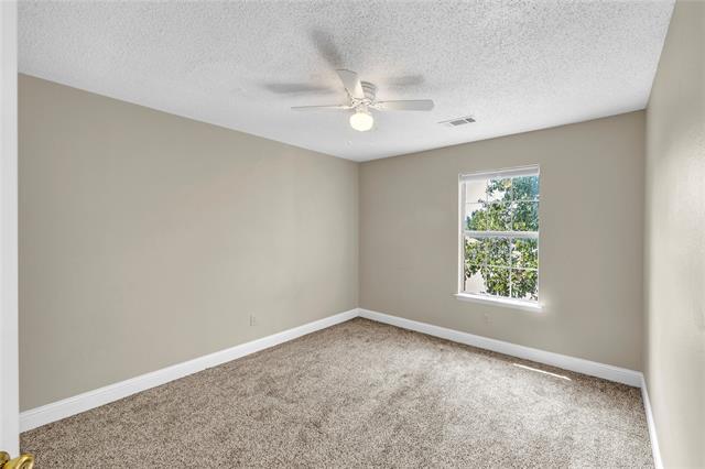 Building Photo - 900 Doral Cir
