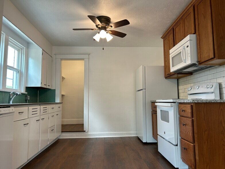 Building Photo - 1700 S College St