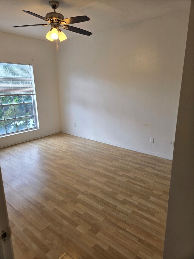 Building Photo - 6500 Harbor Town Dr