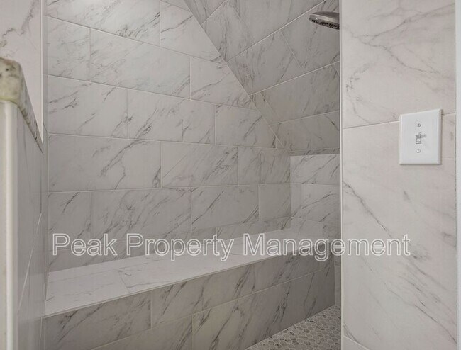 Building Photo - 2616 Redwood Ave