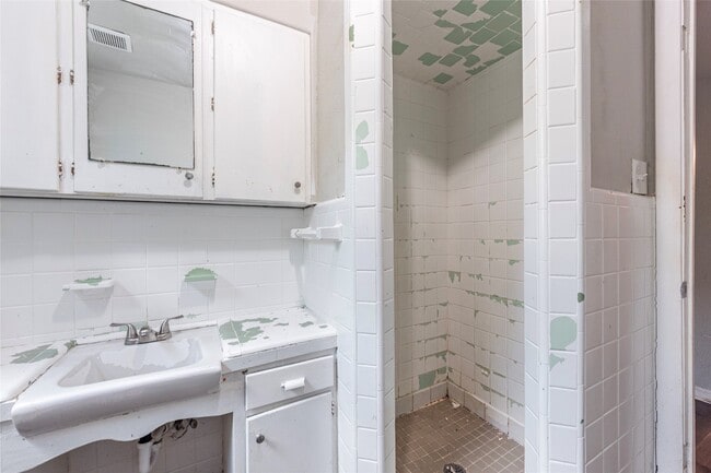 Building Photo - 2801 Virginia St