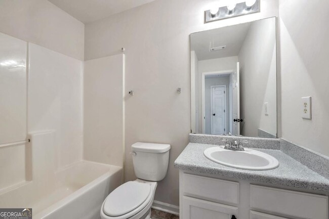 Building Photo - 6338 Hickory Ln Cir