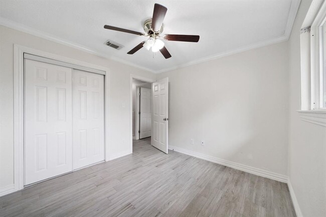 Building Photo - 13834 Fleur De Lis Blvd