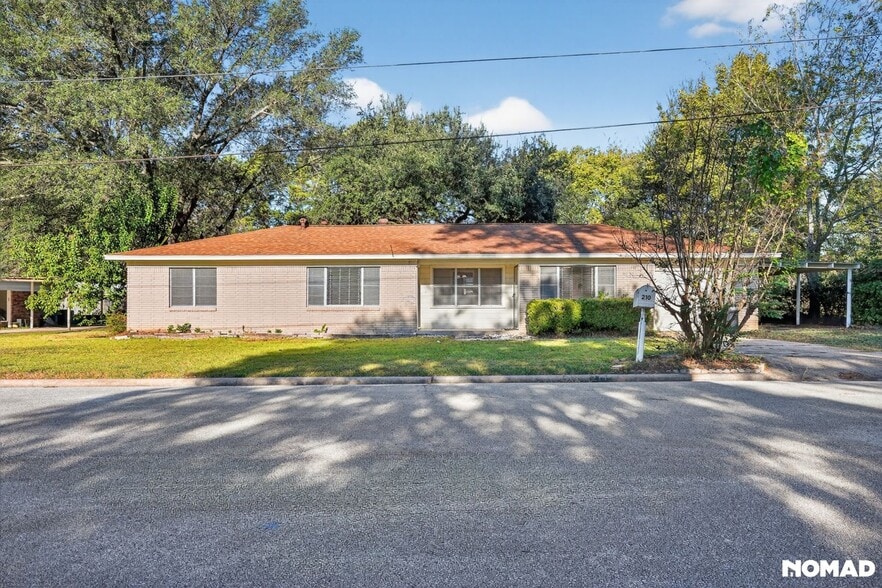 Primary Photo - 210 Mize St