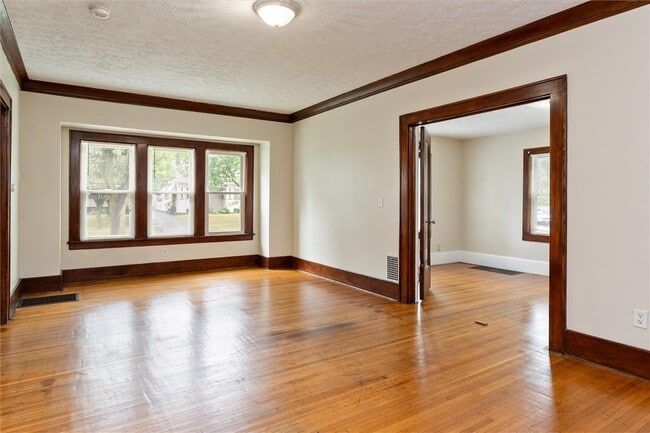 Building Photo - 19 Genesee Park Blvd