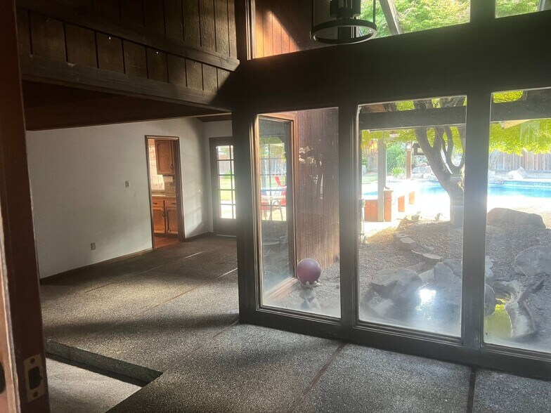 Building Photo - 3216 W Tenaya Way