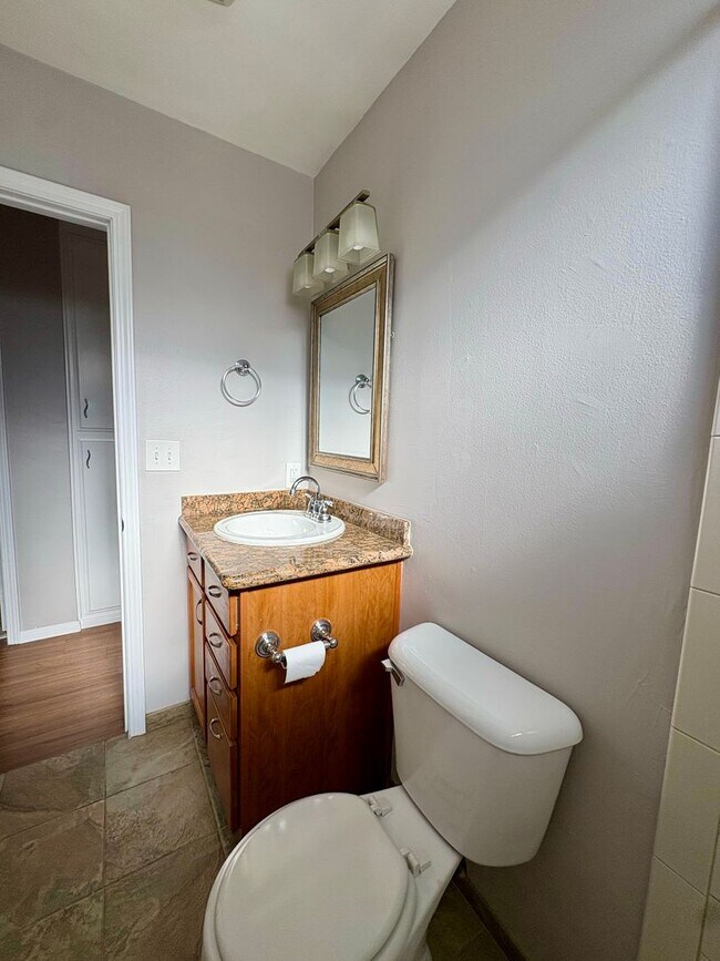 Building Photo - 3 bedroom / 2 bath upstairs unit in the heart of Hillcrest!