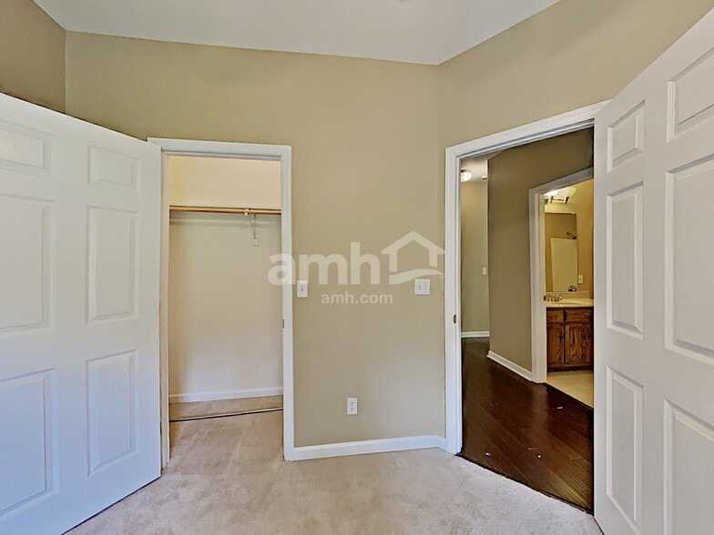 Building Photo - 1001 High Ridge Dr N