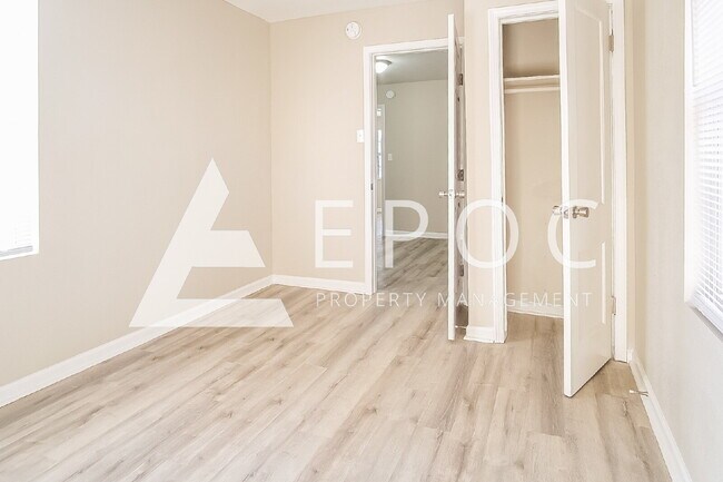 Building Photo - 2309 N Xanthus Ave