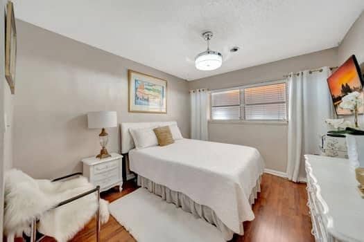 Building Photo - 4841 NW 22nd Ct