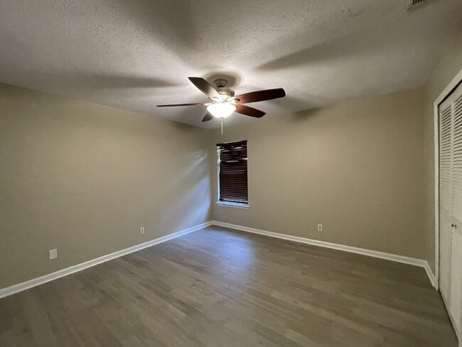 Building Photo - Home For Rent