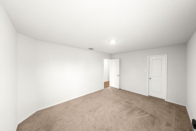 Building Photo - New Rental Alert! 2 Weeks Free Rent with 15 Month Lease