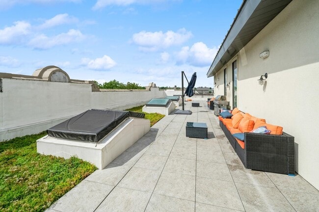 Building Photo - 520 Palisade Ave