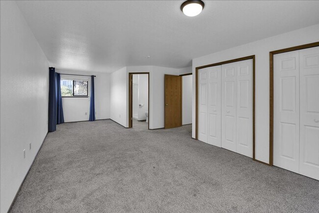 Building Photo - 5Bd/2.5Ba Everett Home