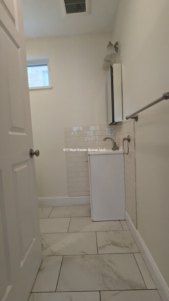 Building Photo - 379 Harvard St
