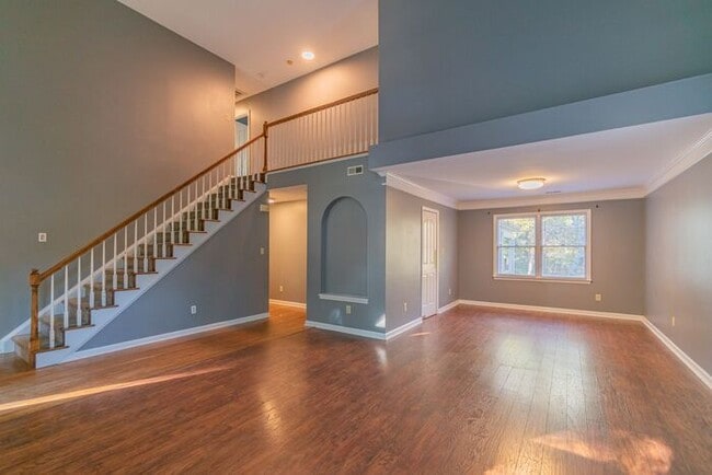 Building Photo - Beautiful 4-bedroom 2.5 bath home in desirable Brownes Ferry subdivision