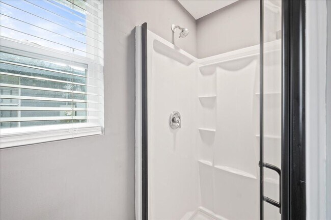 Building Photo - Move-In Special: $300 Off First Month if You Move on or before Feb 28, 2026!