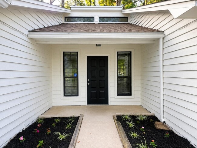 Building Photo - 723 Prestwick Dr