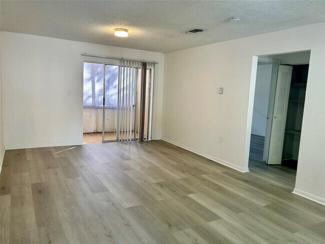 Building Photo - 8104 SW 21st Ct