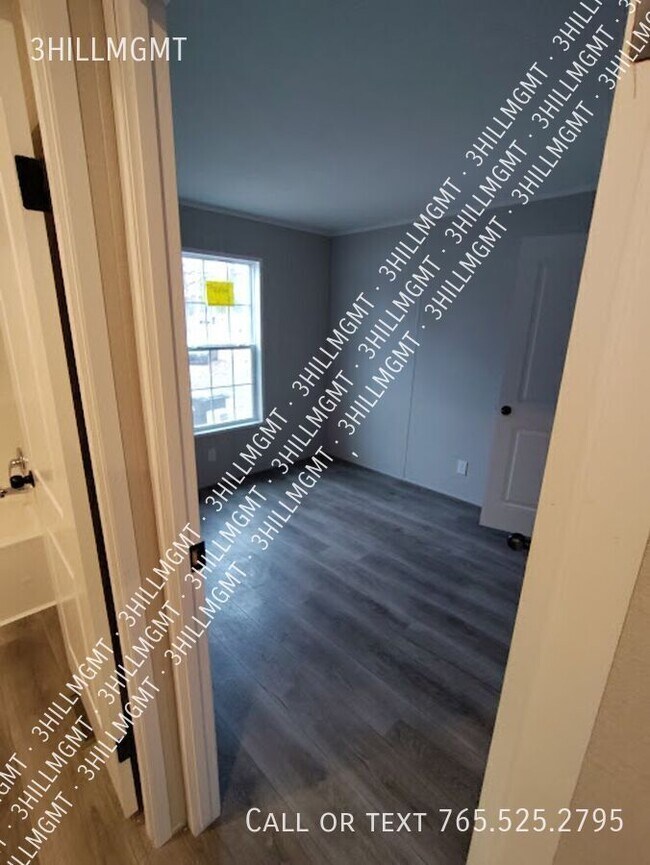 Building Photo - 5600 W Kilgore Ave