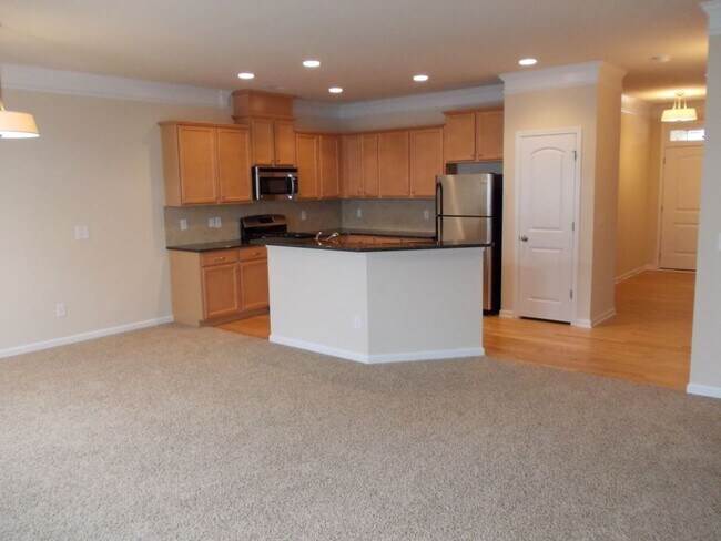 Building Photo - 3 Bed 2.5 Bath 2 story townhome in Christe...