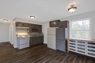 Building Photo - Newly Renovated 4BR/1.5BA Home with Large Yard + Storage Shed | Flexible Kitchen Island