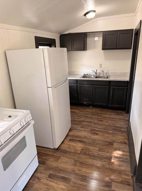 Building Photo - 744 E Walnut St