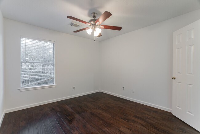 Building Photo - 226 Blushwood Pl