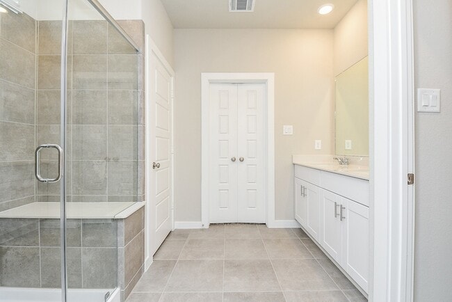 Building Photo - 2022 W Darlington Oak Ct