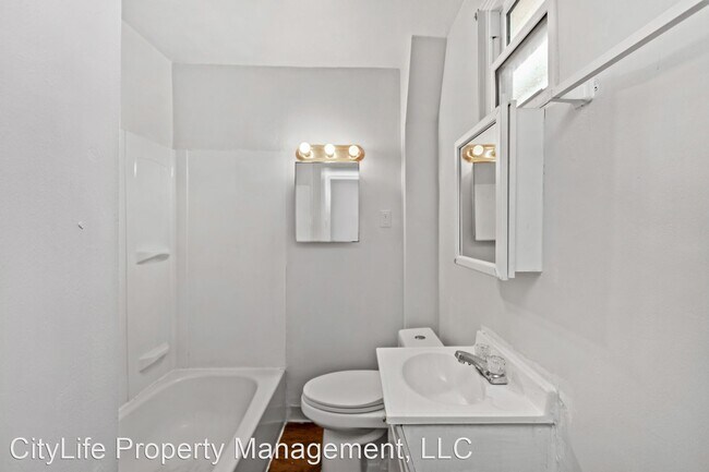 Building Photo - 3 br, 1 bath House - 221 Freeland Street