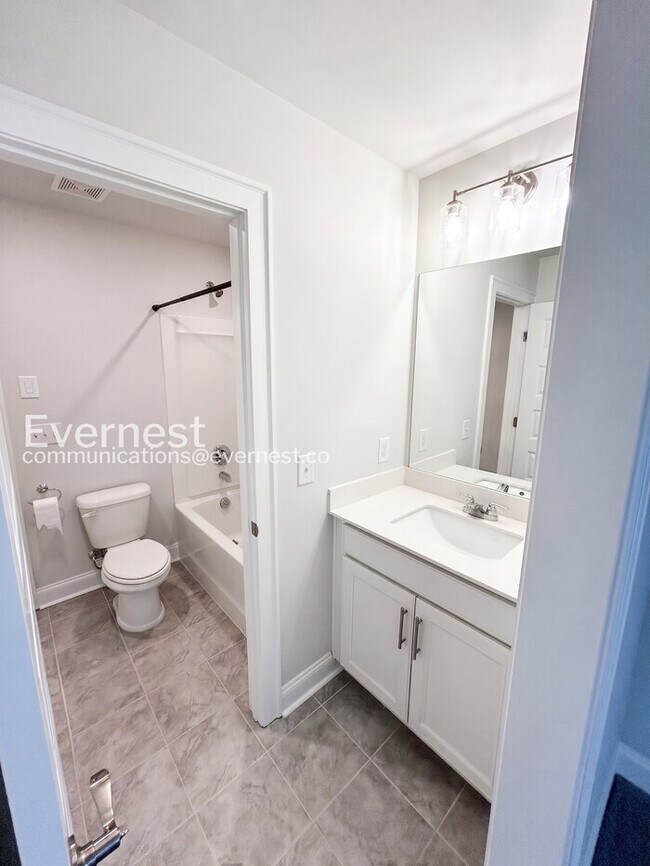 Building Photo - Spacious 4Beds 3.5Bath Single Family Rental with Modern Amenities / Available Now!