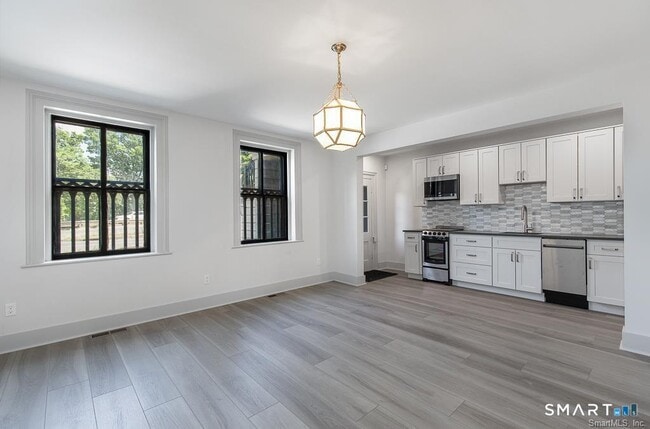 Building Photo - 30 Trumbull St