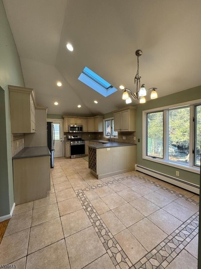 Building Photo - 273 Rea Ave Ext