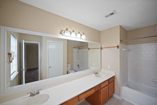 Building Photo - 18206 Brooknoll Dr