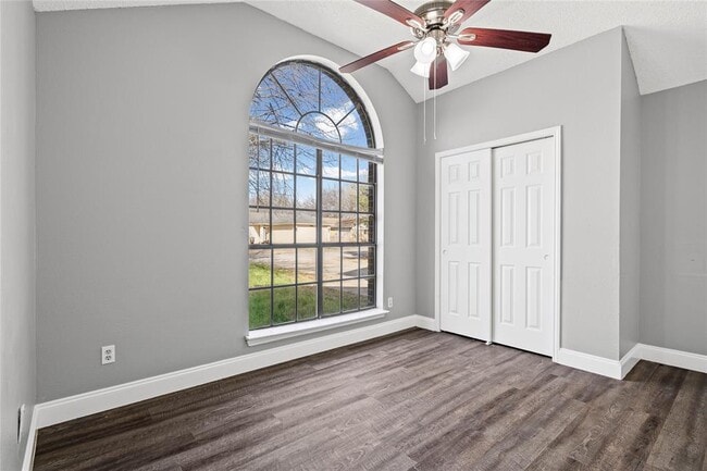 Building Photo - 16207 Parkway Dr