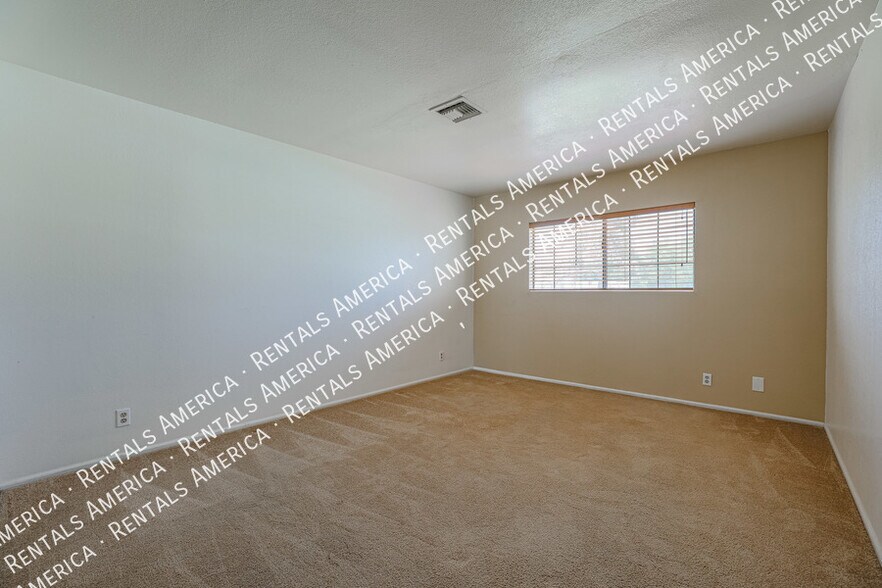 Building Photo - 633 W Southern Ave