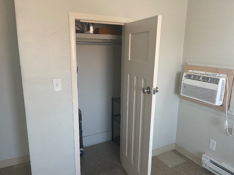 Building Photo - 323 S Chelan Ave