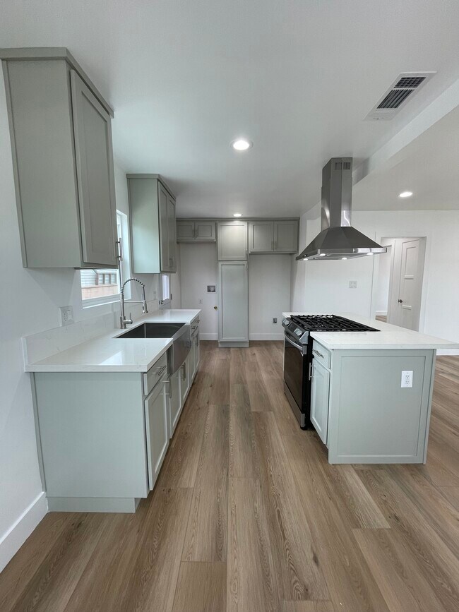 Building Photo - 14402 S Cookacre St