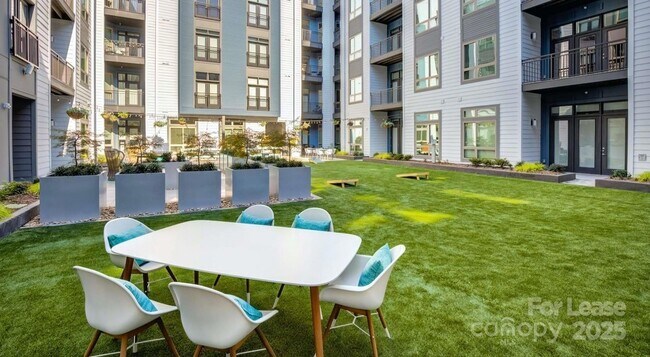 Building Photo - 650 E Brooklyn Vlg Ave