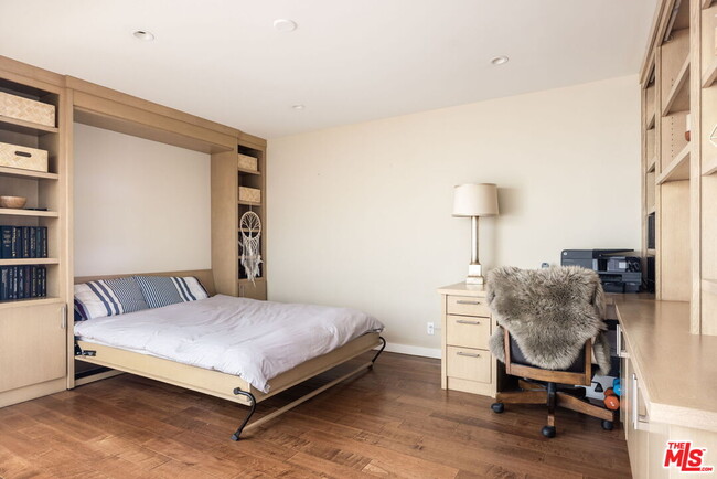 Building Photo - 211 S Spalding Dr