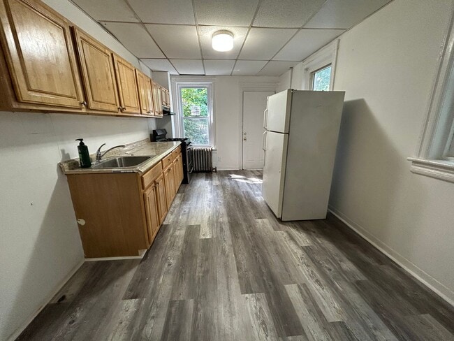 Building Photo - Large Colonial Home ready for you!