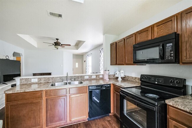 Building Photo - 16530 Peyton Ridge Cir