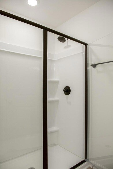 Building Photo - 609 Trotters Ln