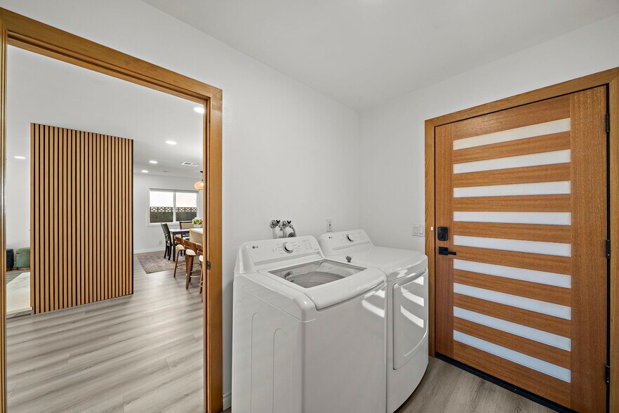 in-unit laundry - 5591 Heil Ave