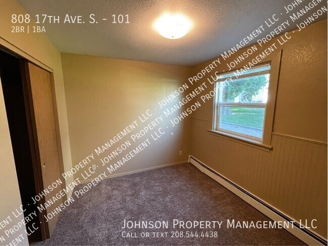 Building Photo - 808 17th Ave S