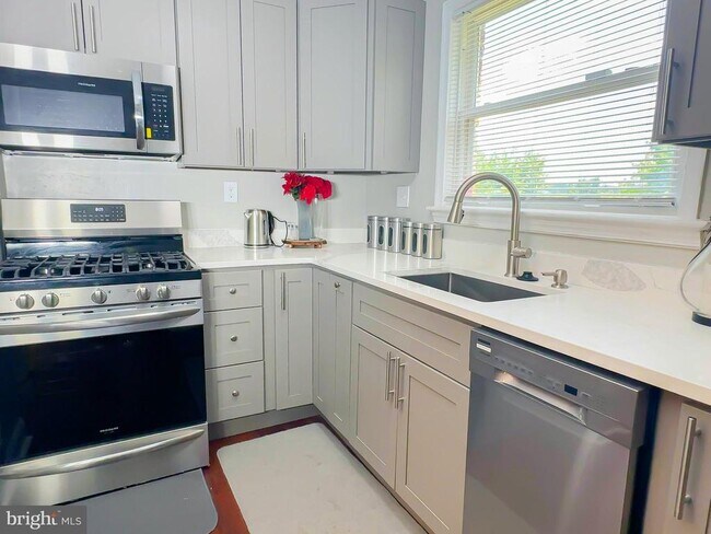 Building Photo - 532 Foxhall Pl SE